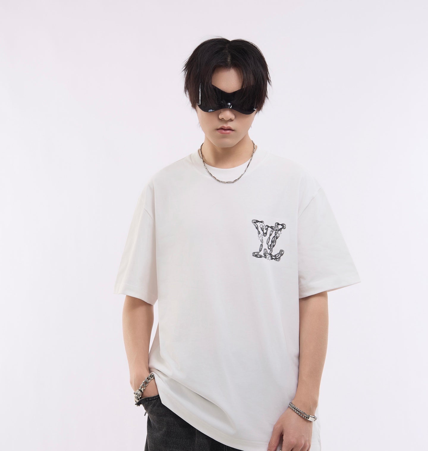 1V Classic Chain Embroidered T-shirt