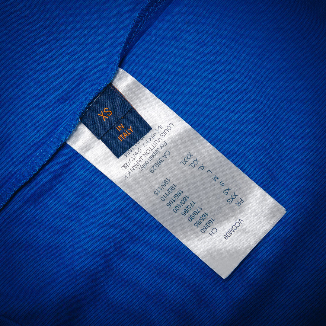 1V 3D embossed logo T-shirt