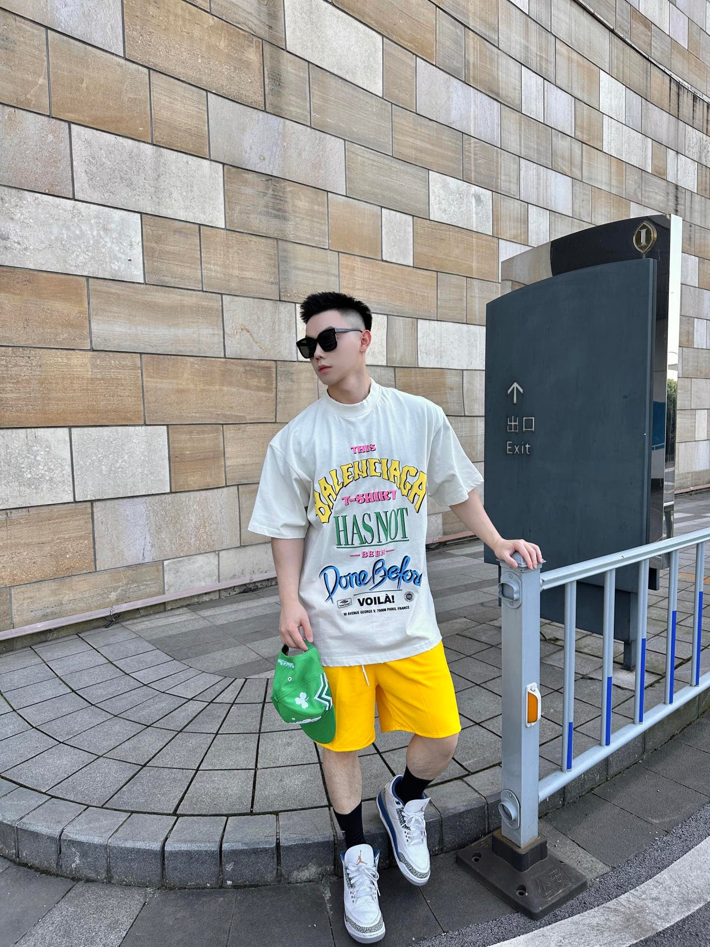 B Printed letter t-shirt