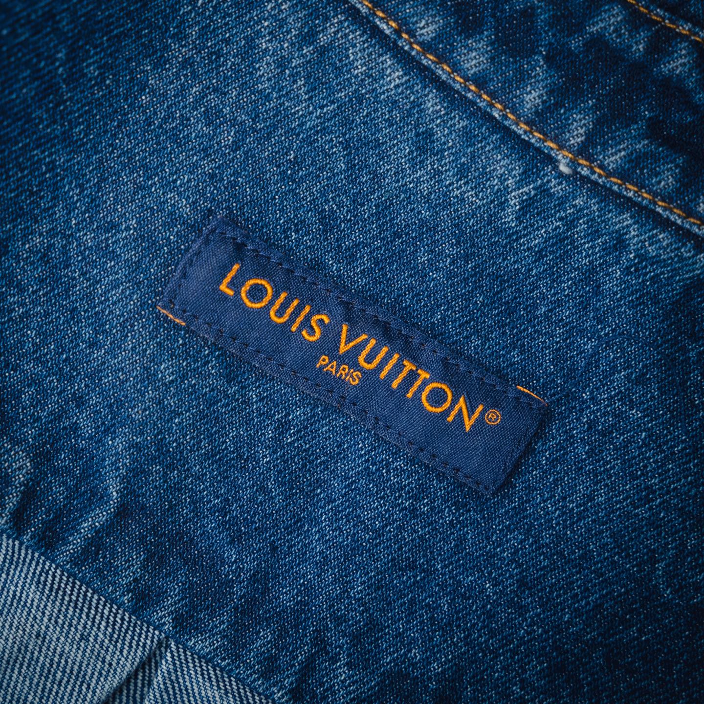L 24FW sonnenverblasste Jeansjacke