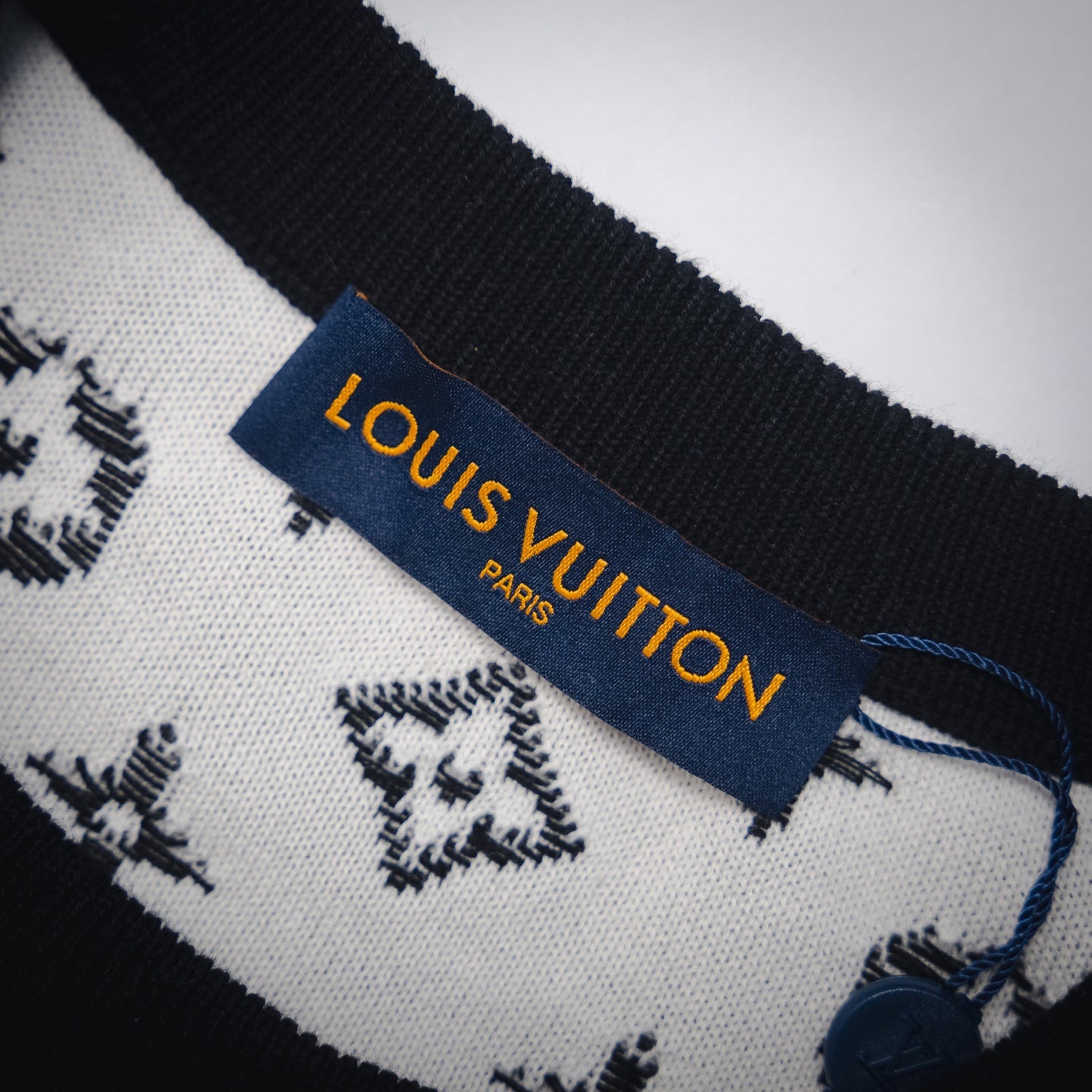 1V 24FW Starry Sky Gradient Round Neck Sweater