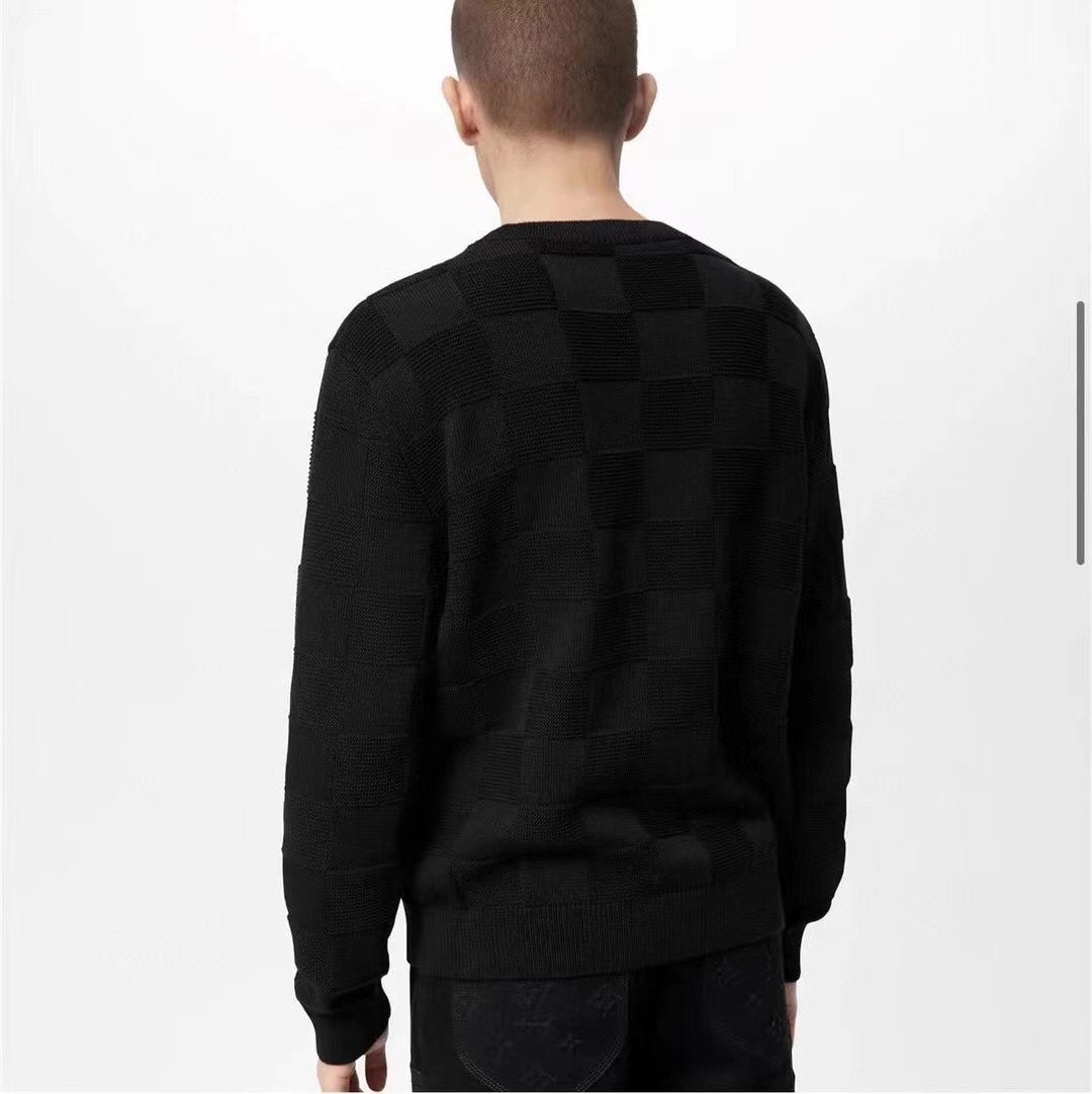 1V Pin Checkerboard Knitted Sweater