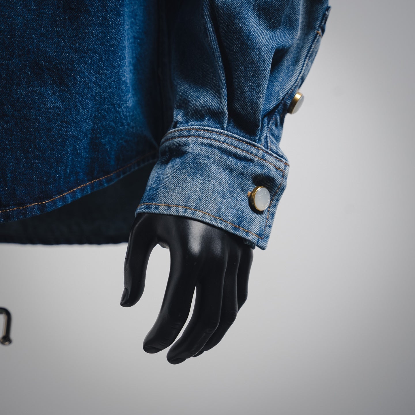 L 24FW sonnenverblasste Jeansjacke