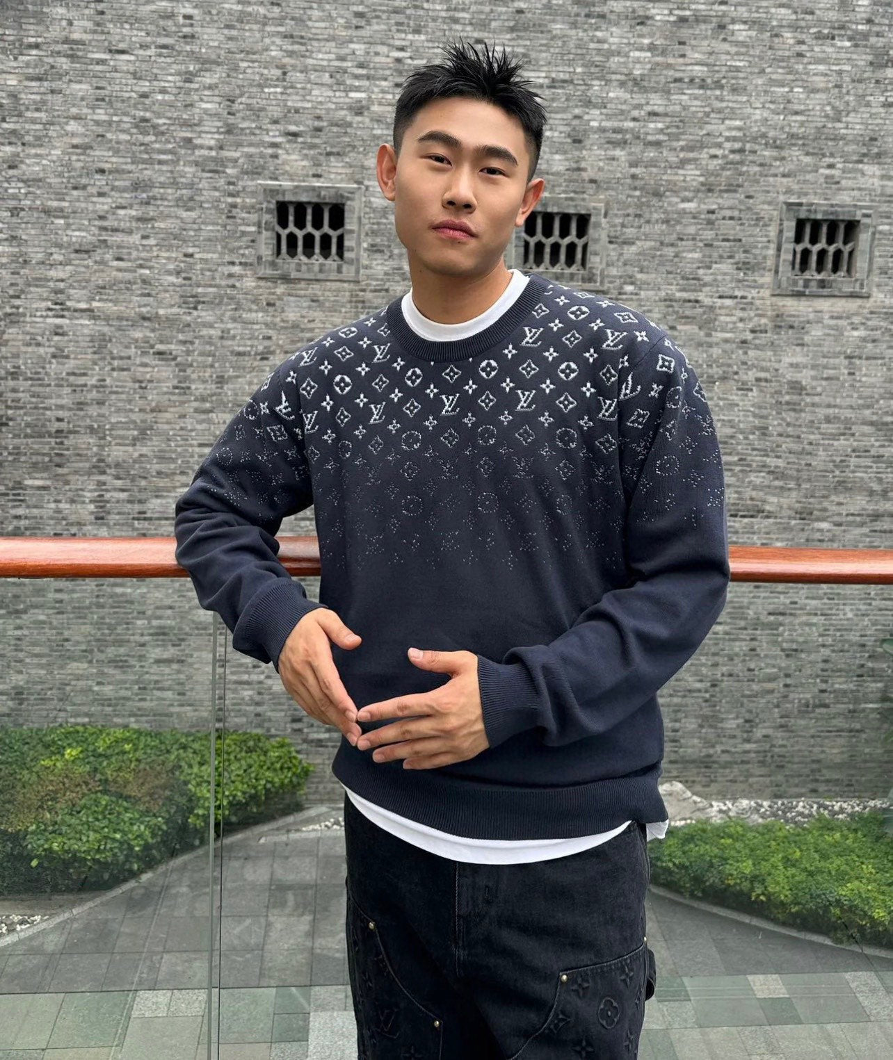 1V 24FW Starry Sky Gradient Round Neck Sweater