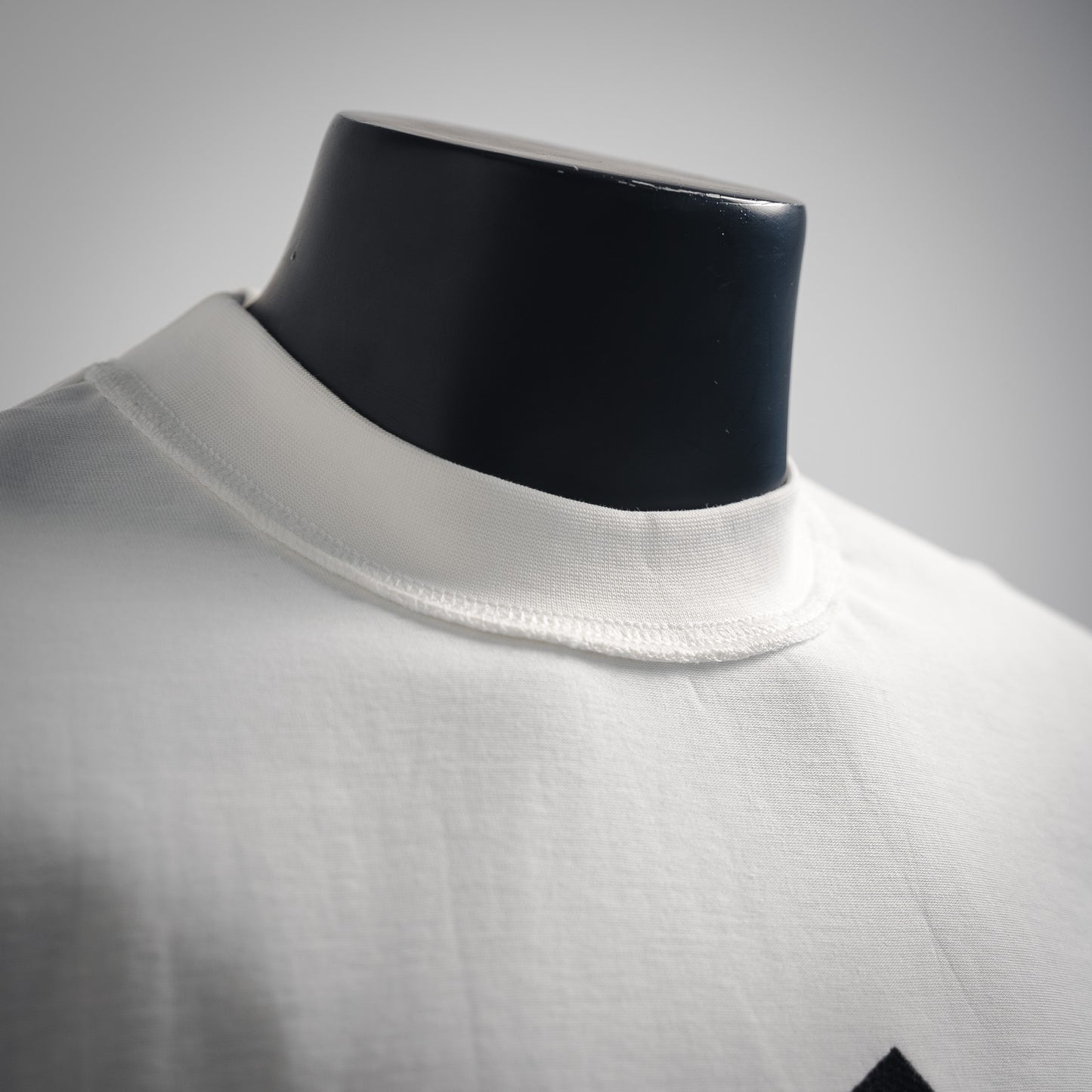 B &Adi co-branded embroidered T-shirt