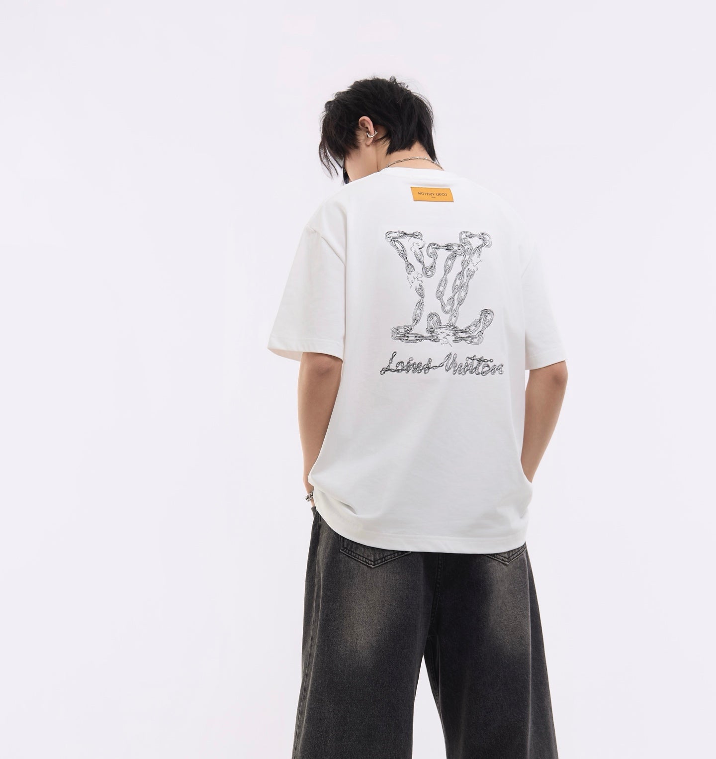 1V Classic Chain Embroidered T-shirt