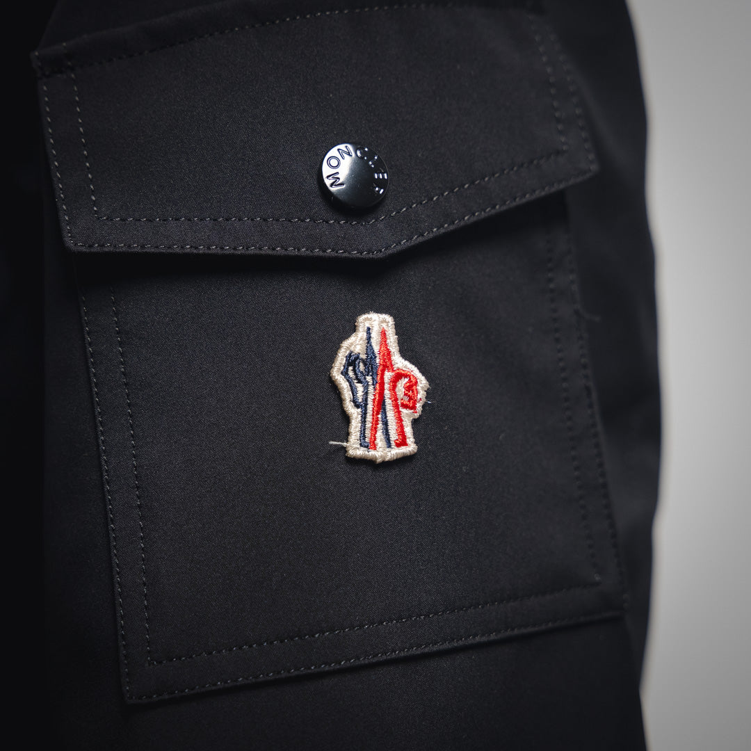Mo 2025SS Small logo pocket hooded jacket