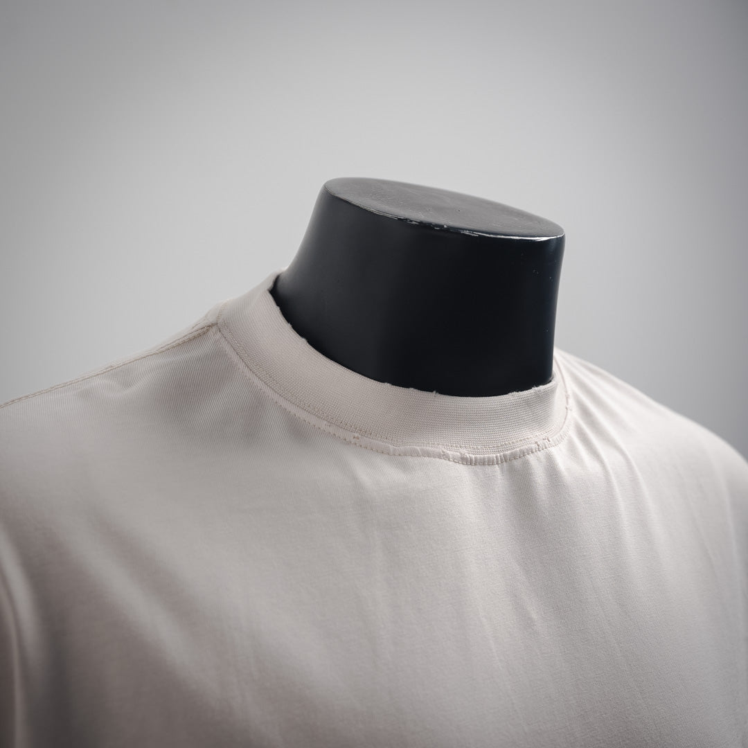 B Gradient blurred letter T-shirt