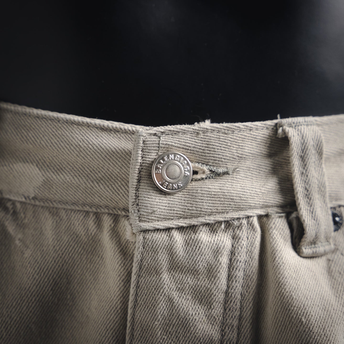 B 24FW catwalk style graffiti jeans