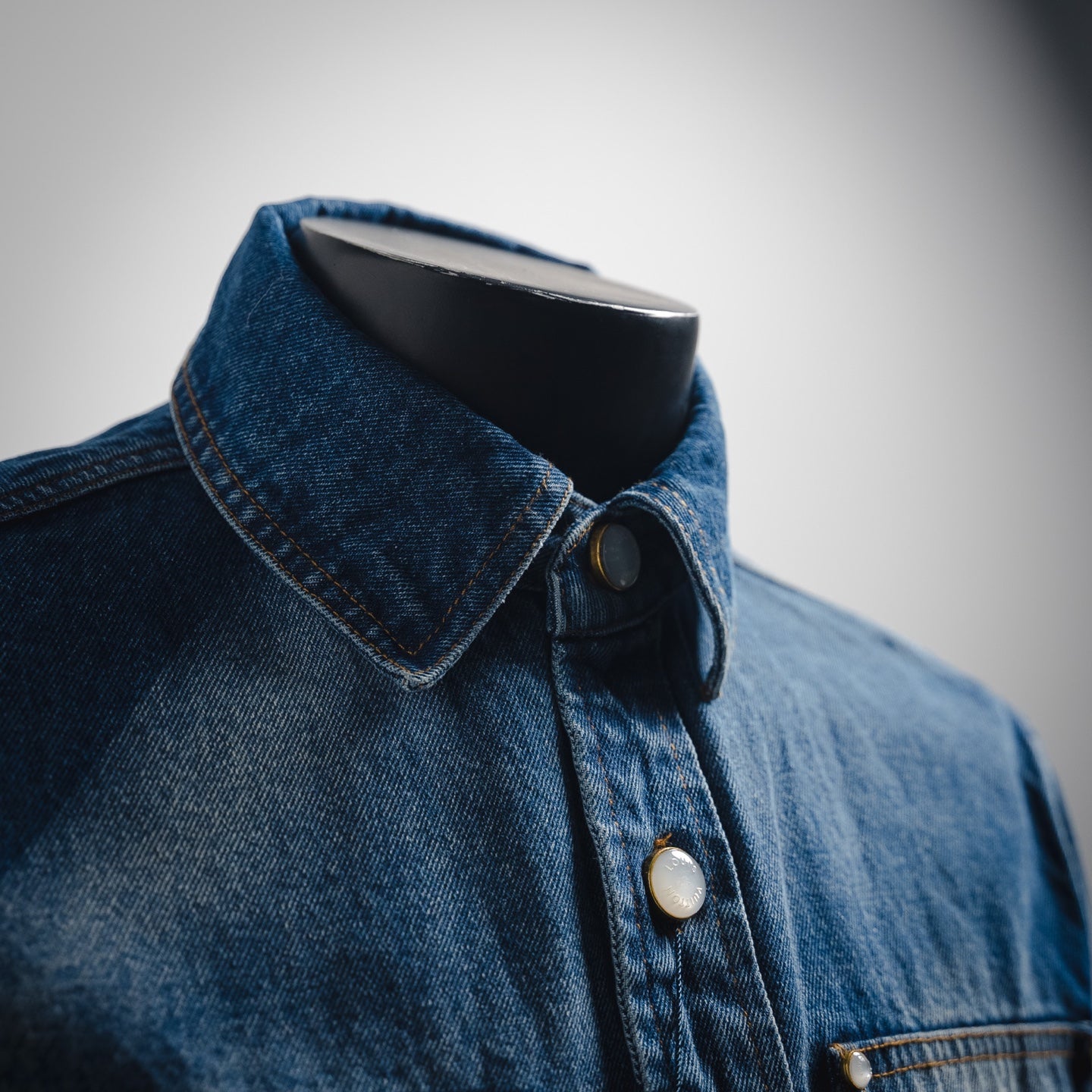 L 24FW sonnenverblasste Jeansjacke