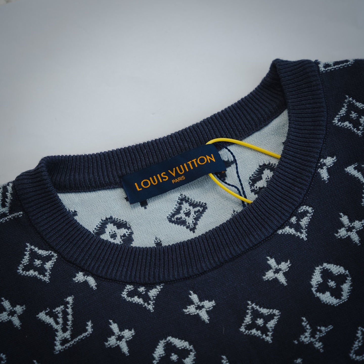1V 24FW Starry Sky Gradient Round Neck Sweater