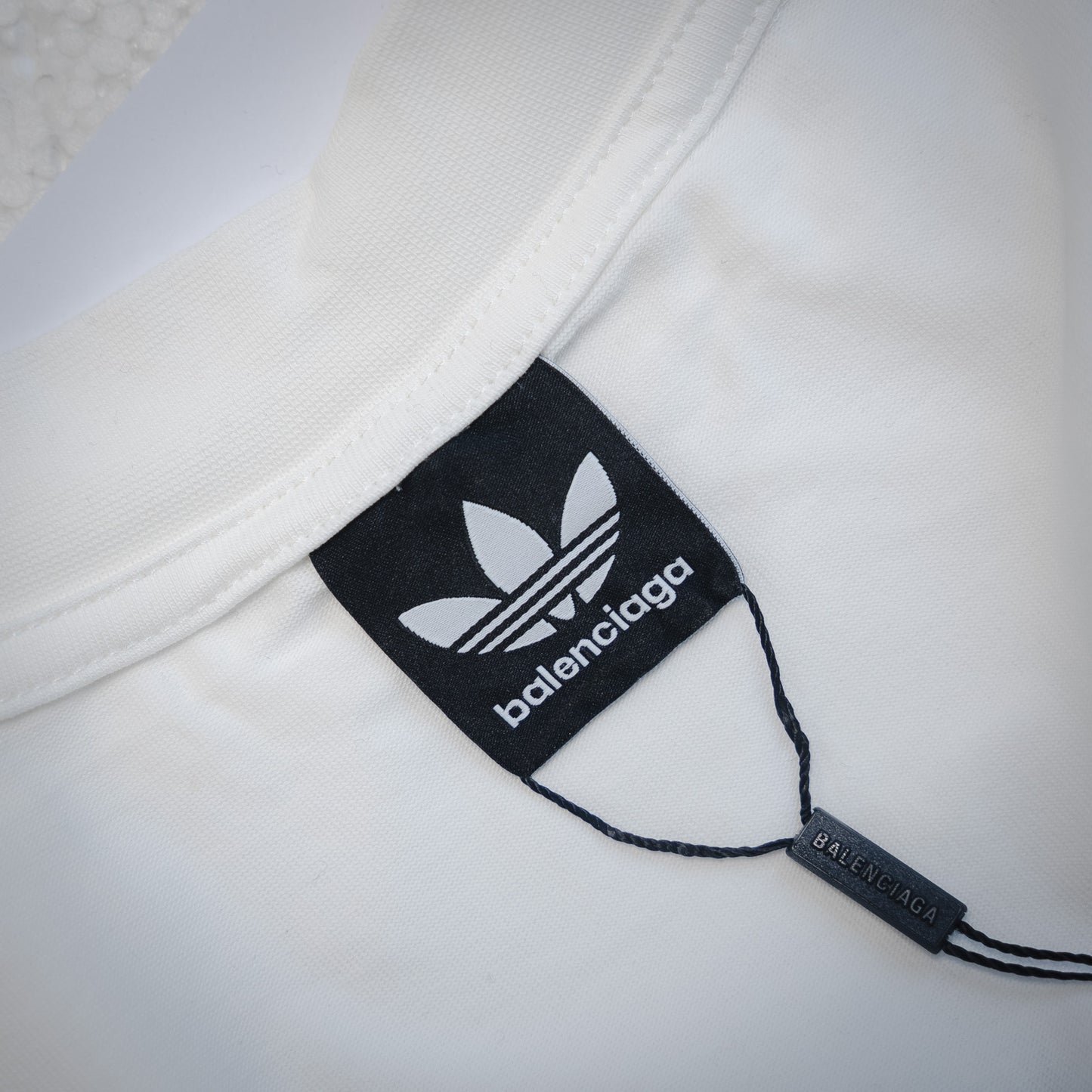 B &Adi co-branded embroidered T-shirt