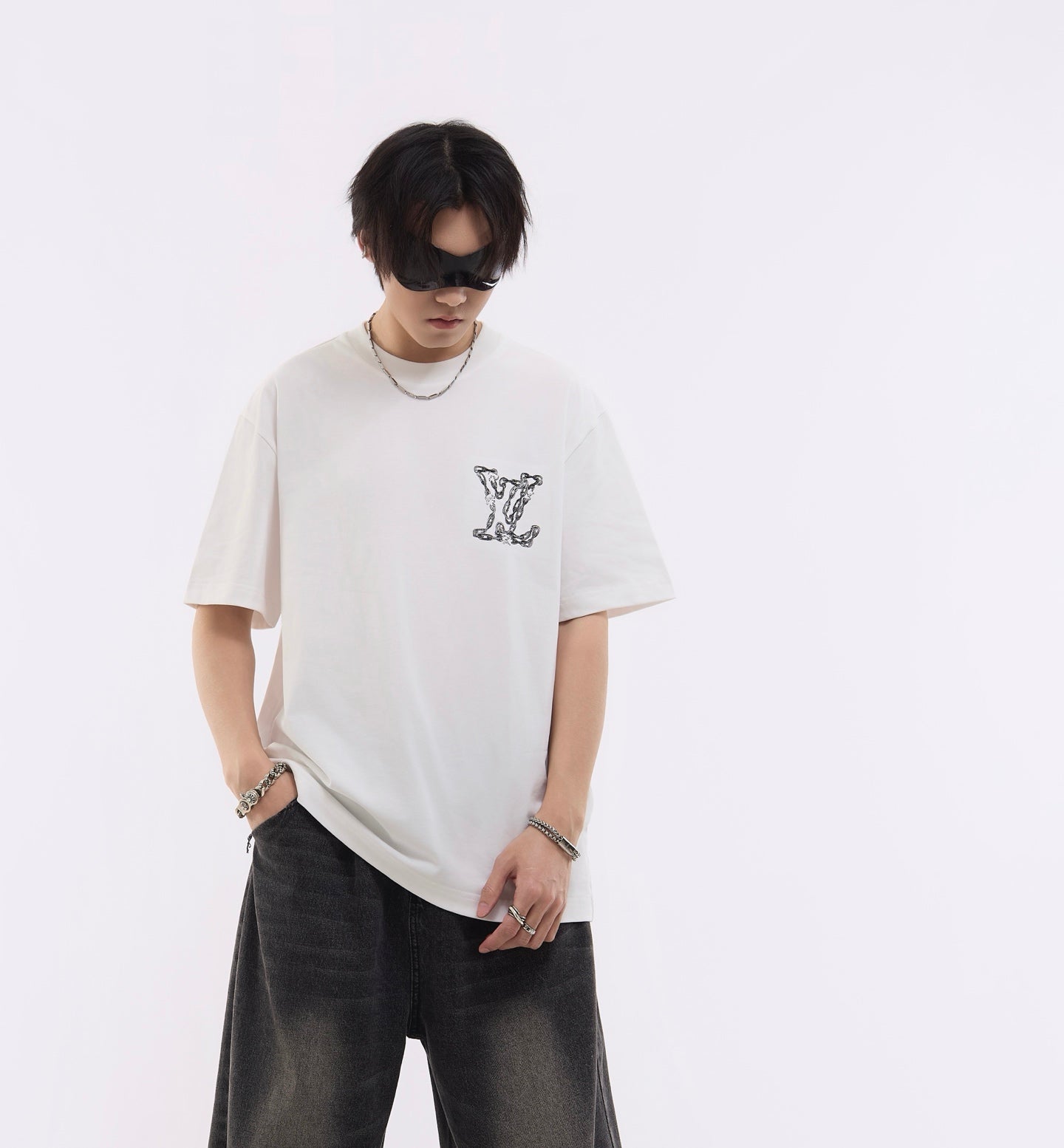 1V Classic Chain Embroidered T-shirt