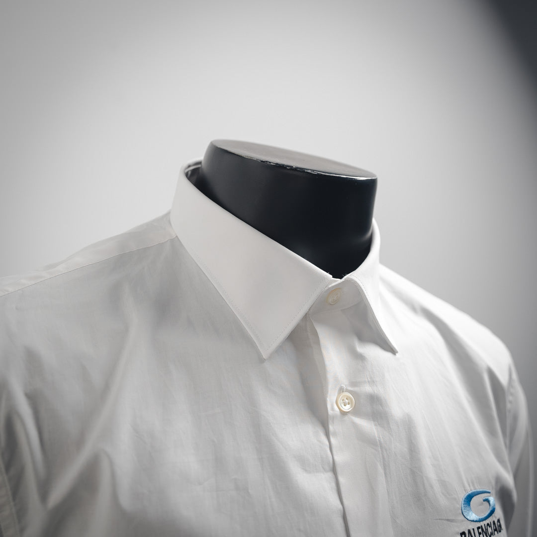 B embroidered logo shirt