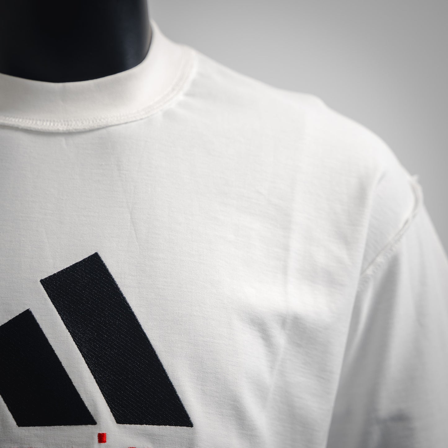 B &Adi co-branded embroidered T-shirt