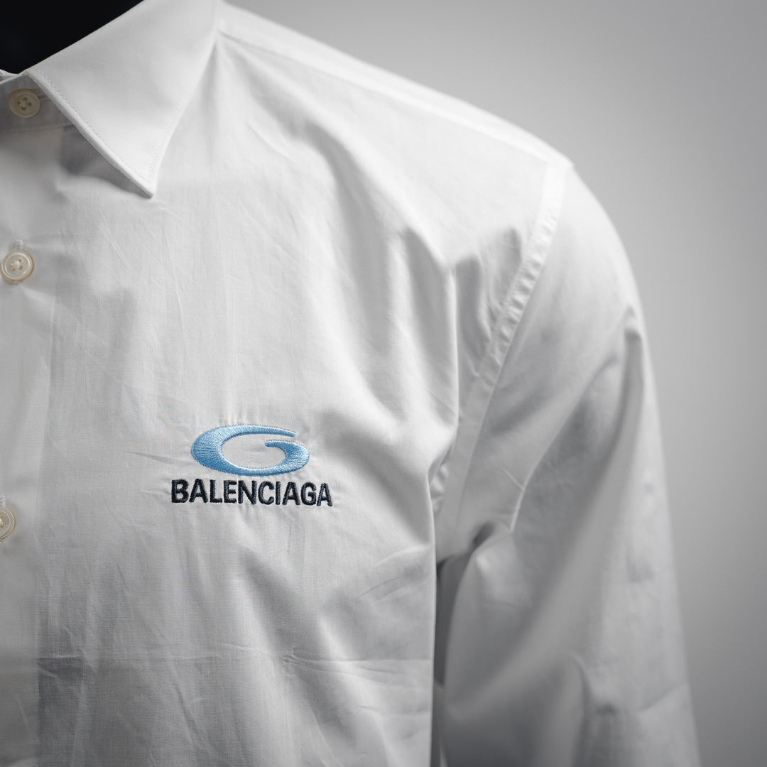 B embroidered logo shirt