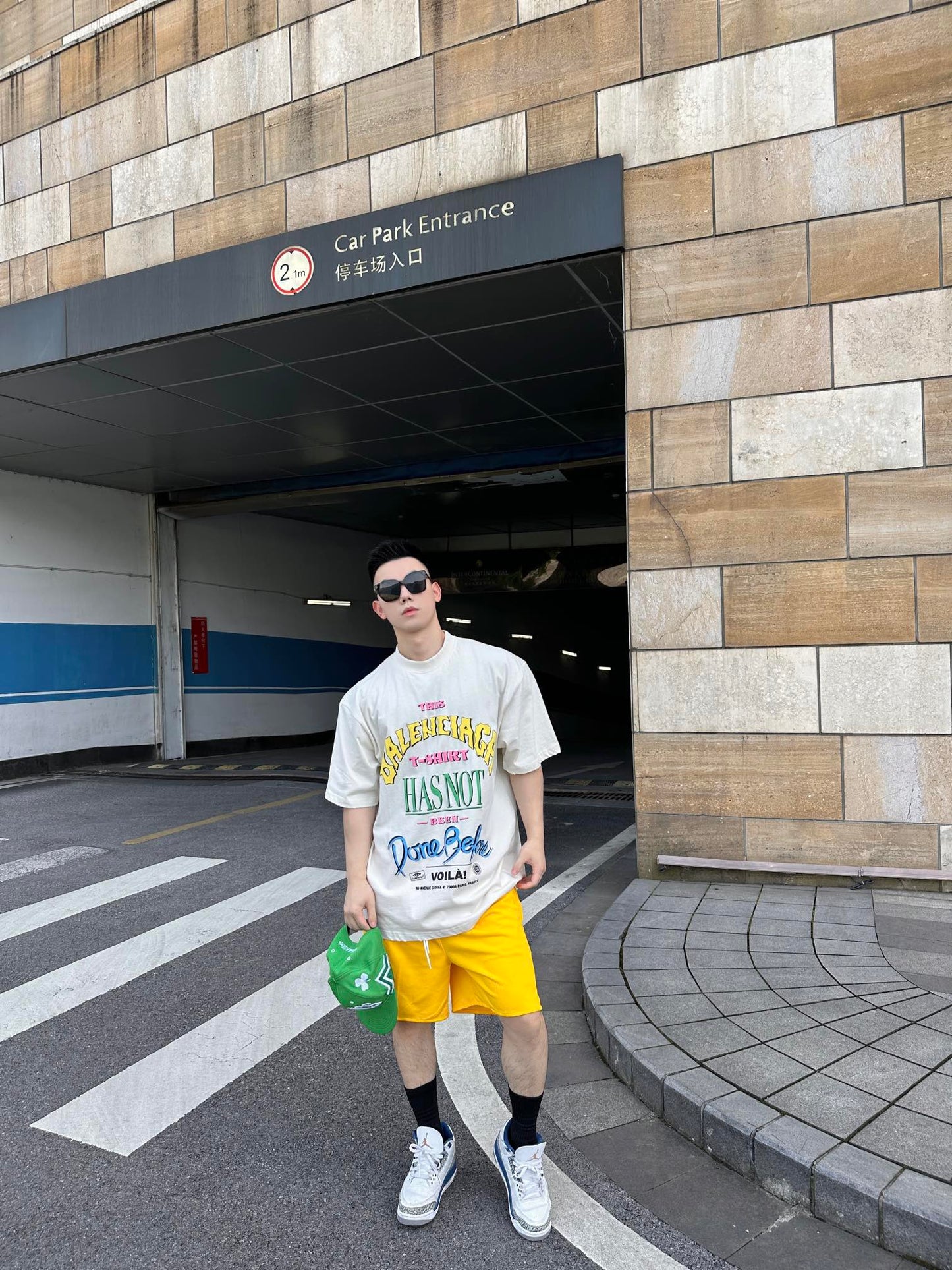 B Printed letter t-shirt