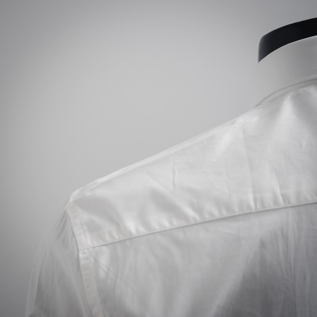 B embroidered logo shirt