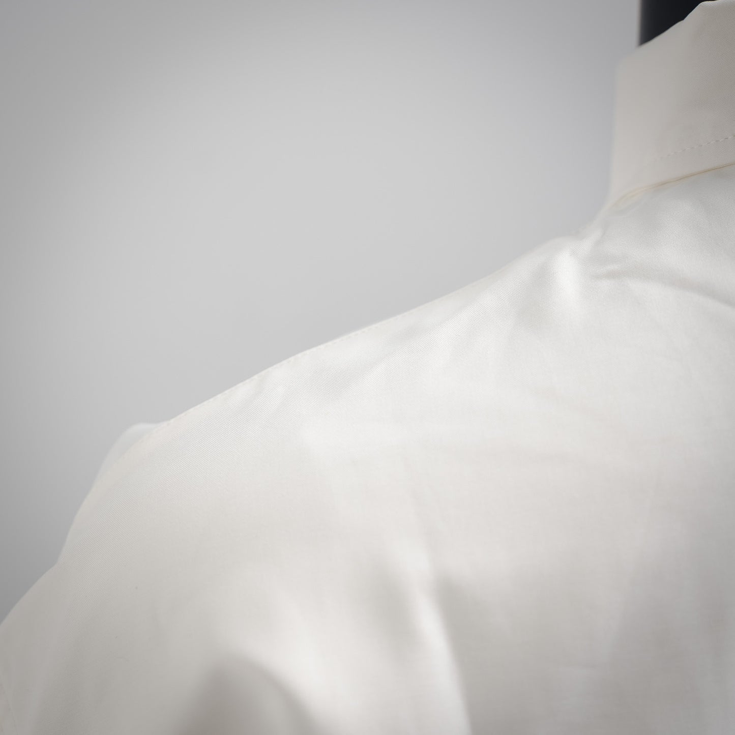 B Letter printed long-sleeved shirt