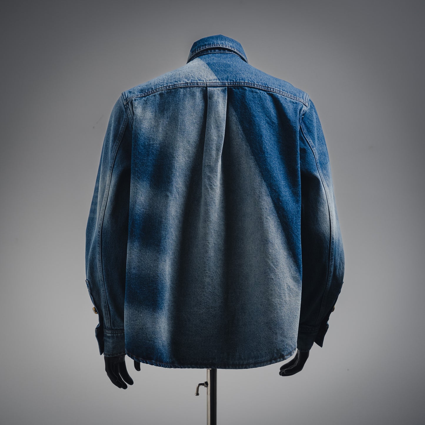 L 24FW sonnenverblasste Jeansjacke