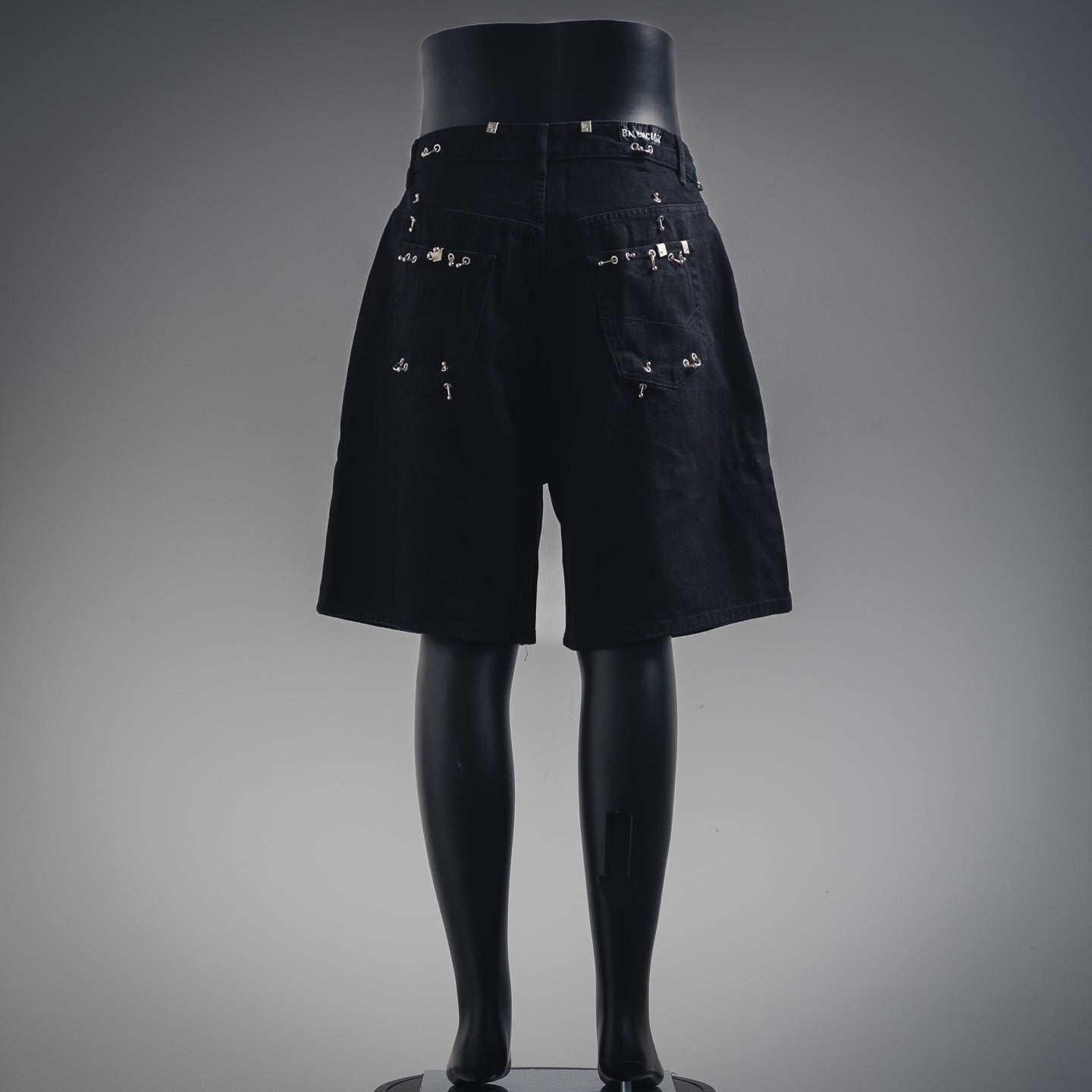 B Riveted loose denim shorts