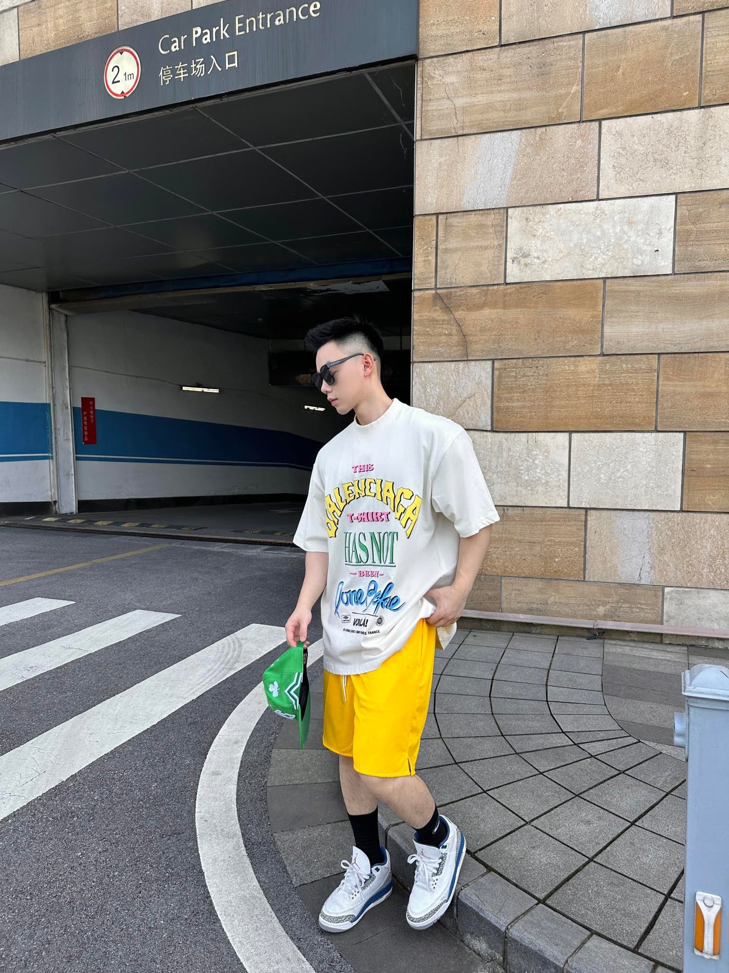 B Printed letter t-shirt