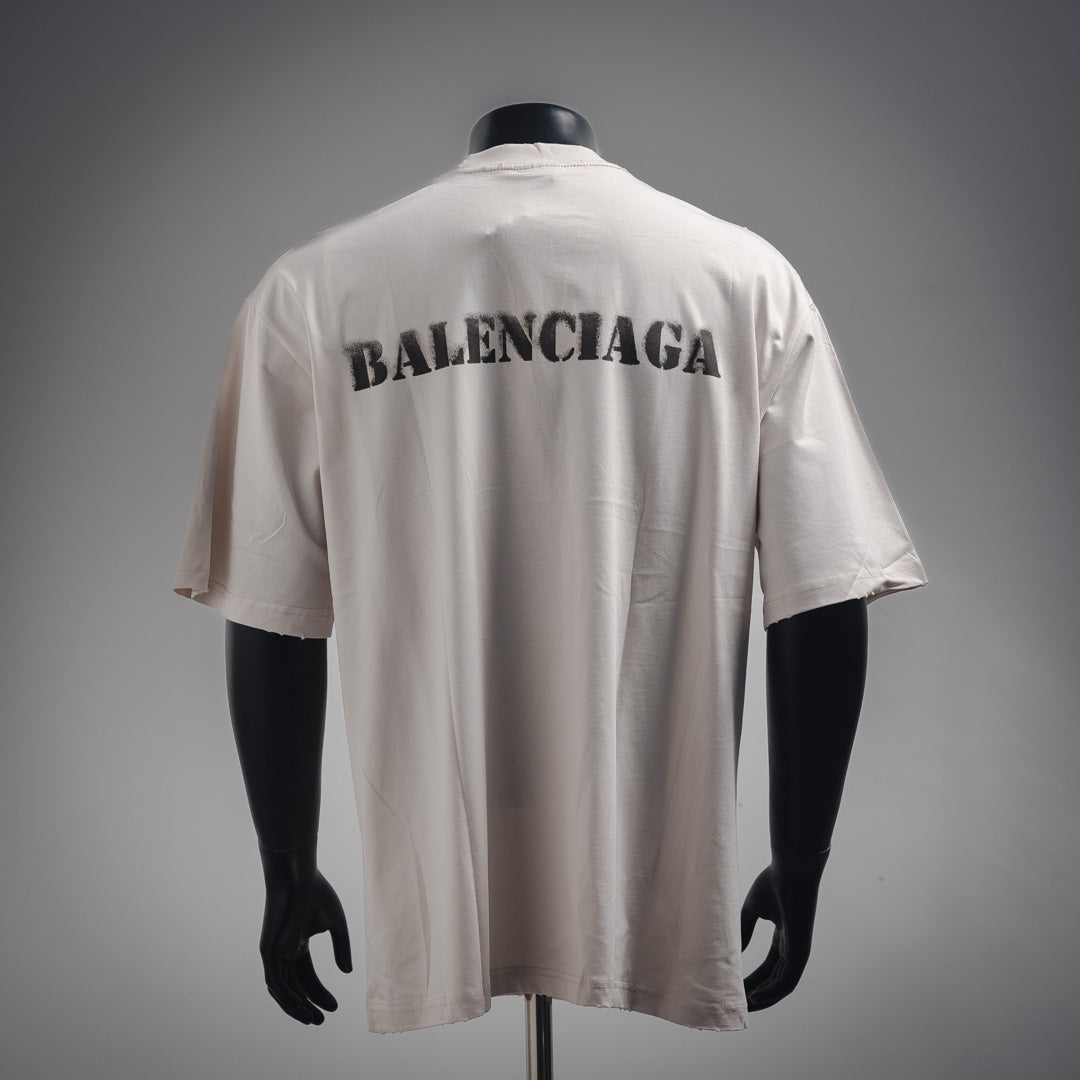 B Gradient blurred letter T-shirt
