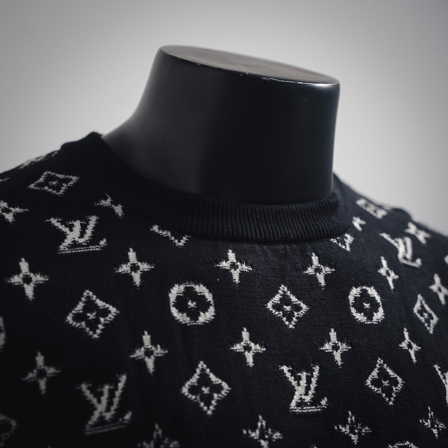 1V 24FW Starry Sky Gradient Round Neck Sweater