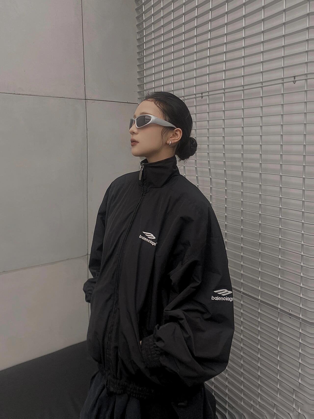 B Logo embroidered jacket