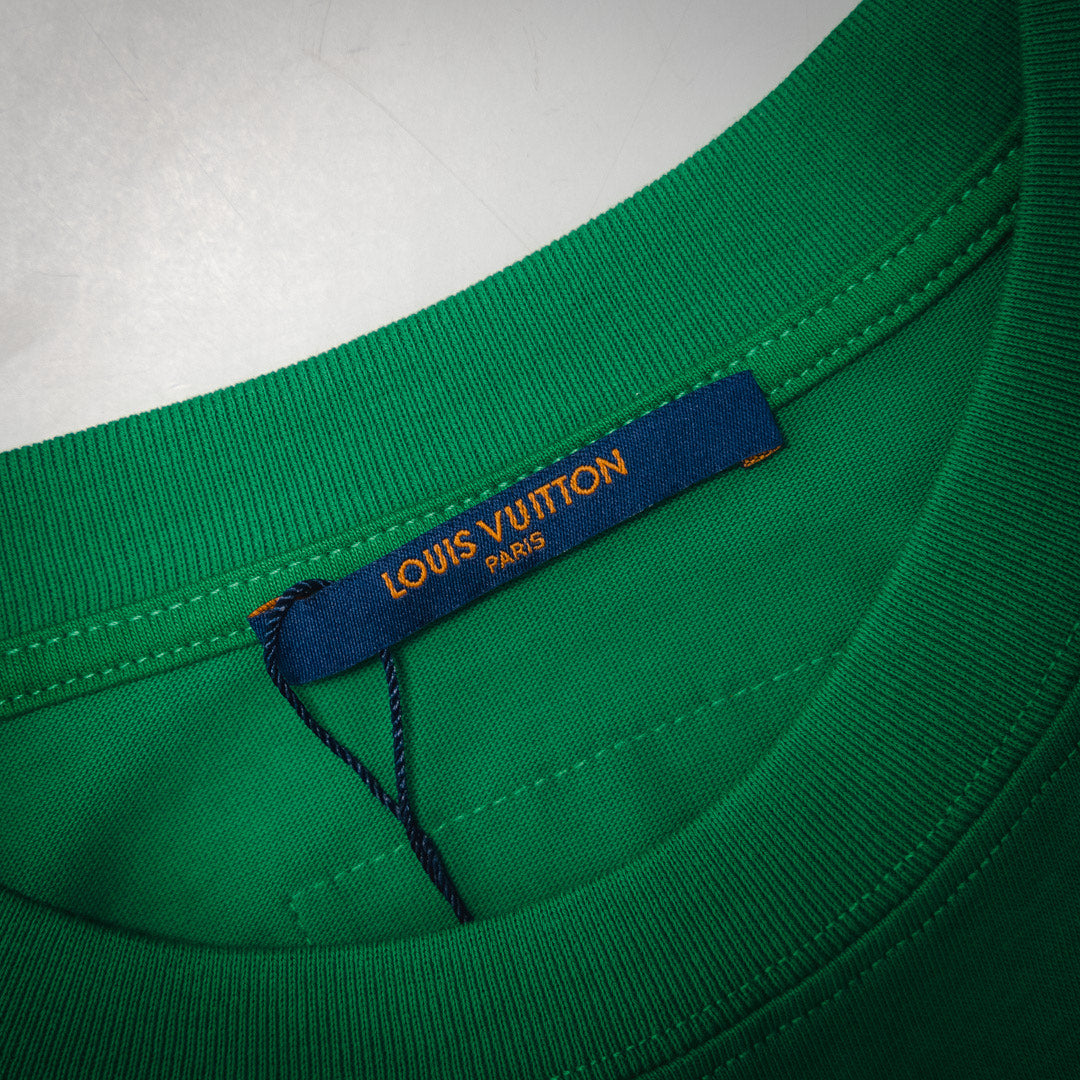 1V 3D embossed logo T-shirt