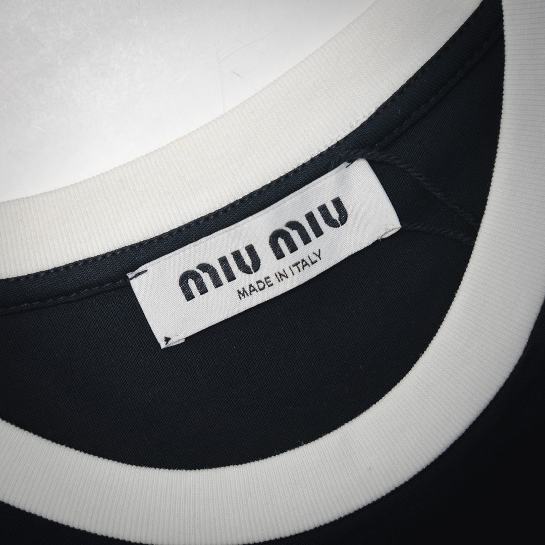 M Embroidered logo T-shirt