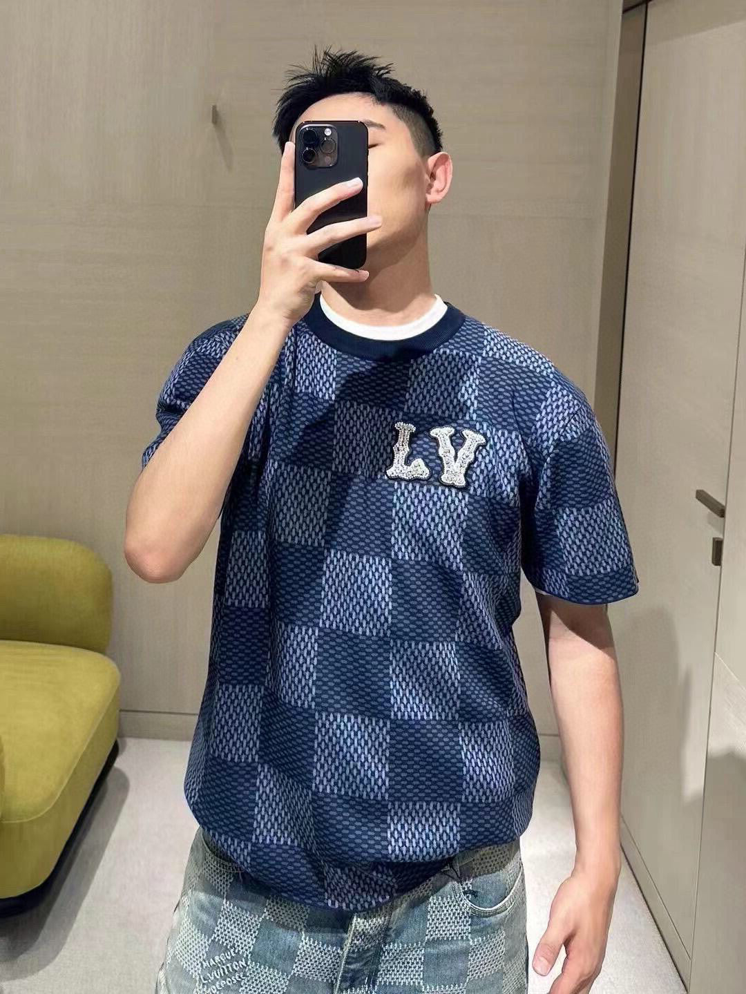 1V 2025ss new Pharrell chessboard T-shirt