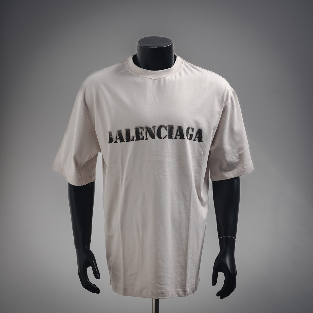 B Gradient blurred letter T-shirt