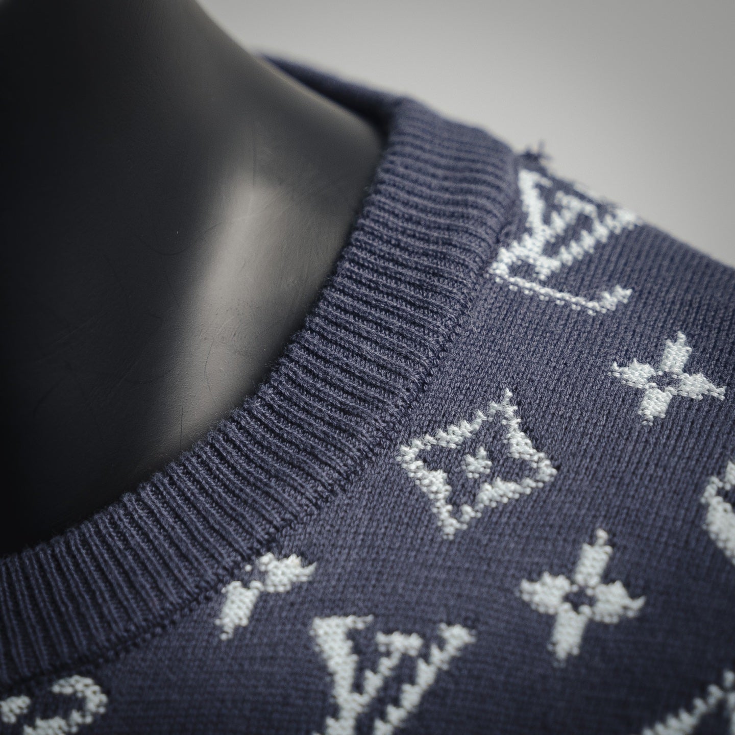 1V 24FW Starry Sky Gradient Round Neck Sweater