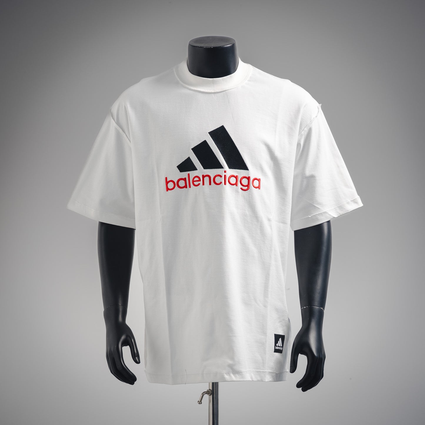 B &Adi co-branded embroidered T-shirt