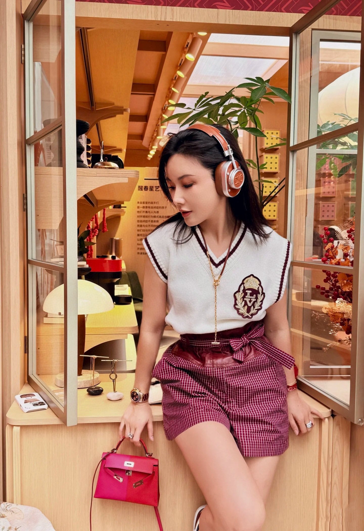 1V 2025ss Embroidered Badge Knitted Vest