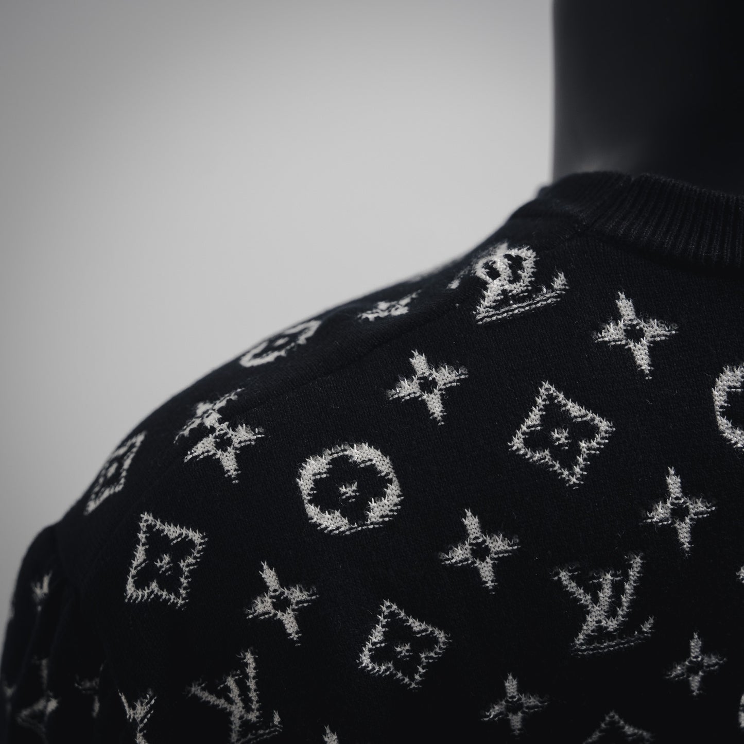 1V 24FW Starry Sky Gradient Round Neck Sweater