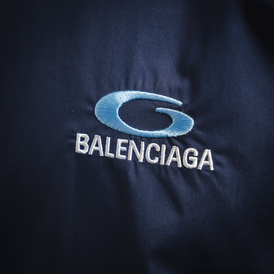 B embroidered logo shirt