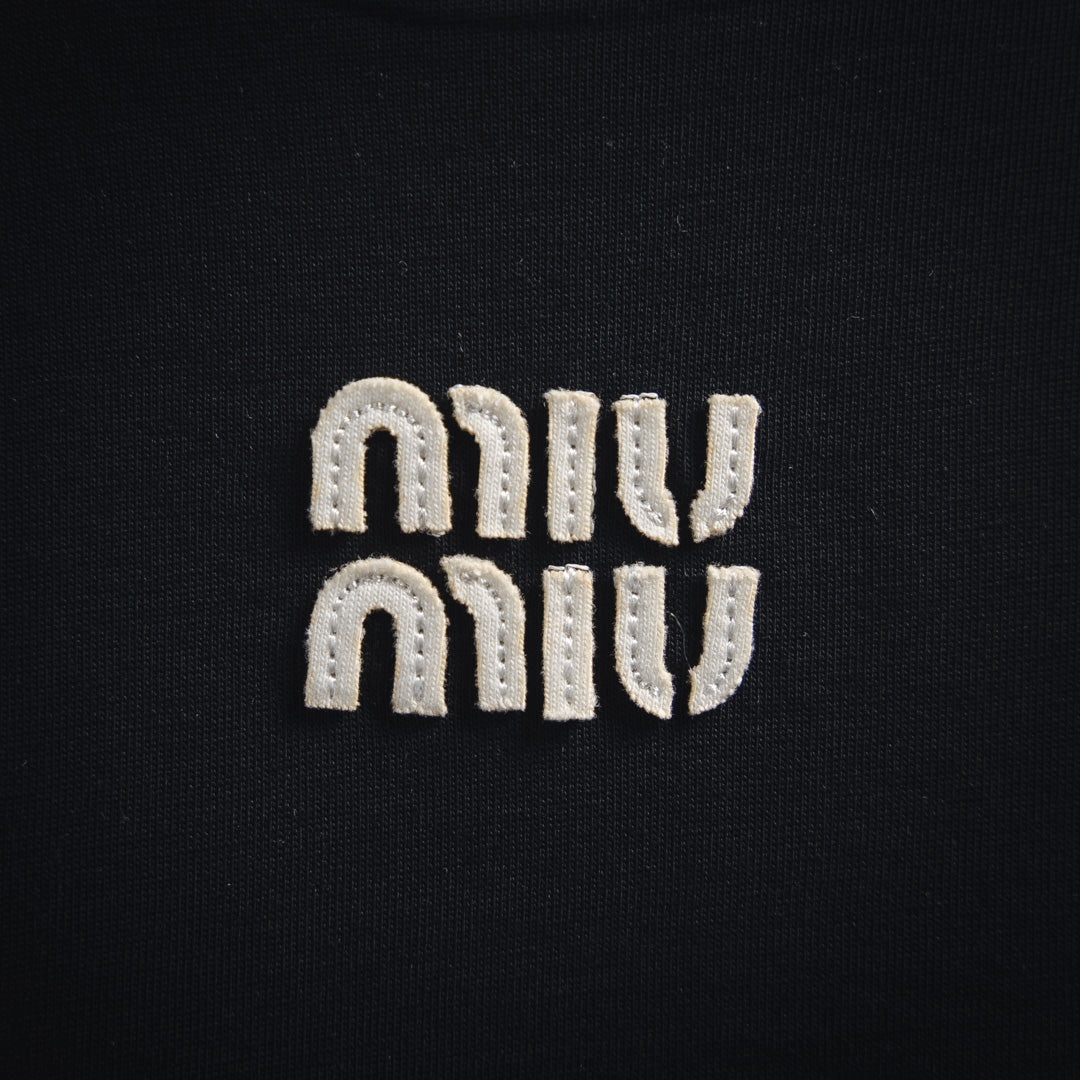 M Embroidered logo T-shirt