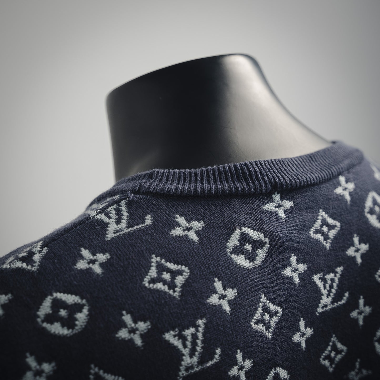 1V 24FW Starry Sky Gradient Round Neck Sweater