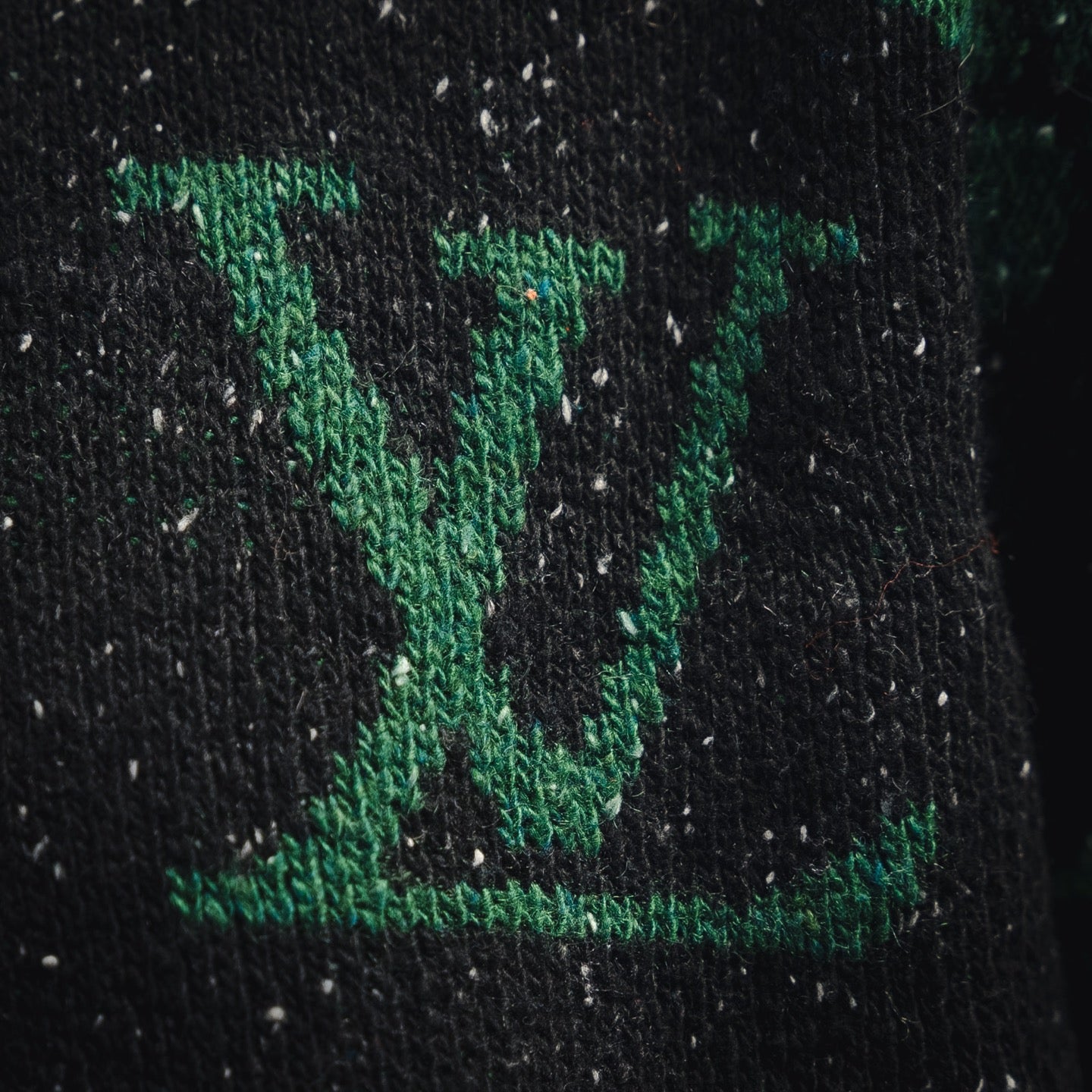 1V 24FW logo jacquard round neck sweater