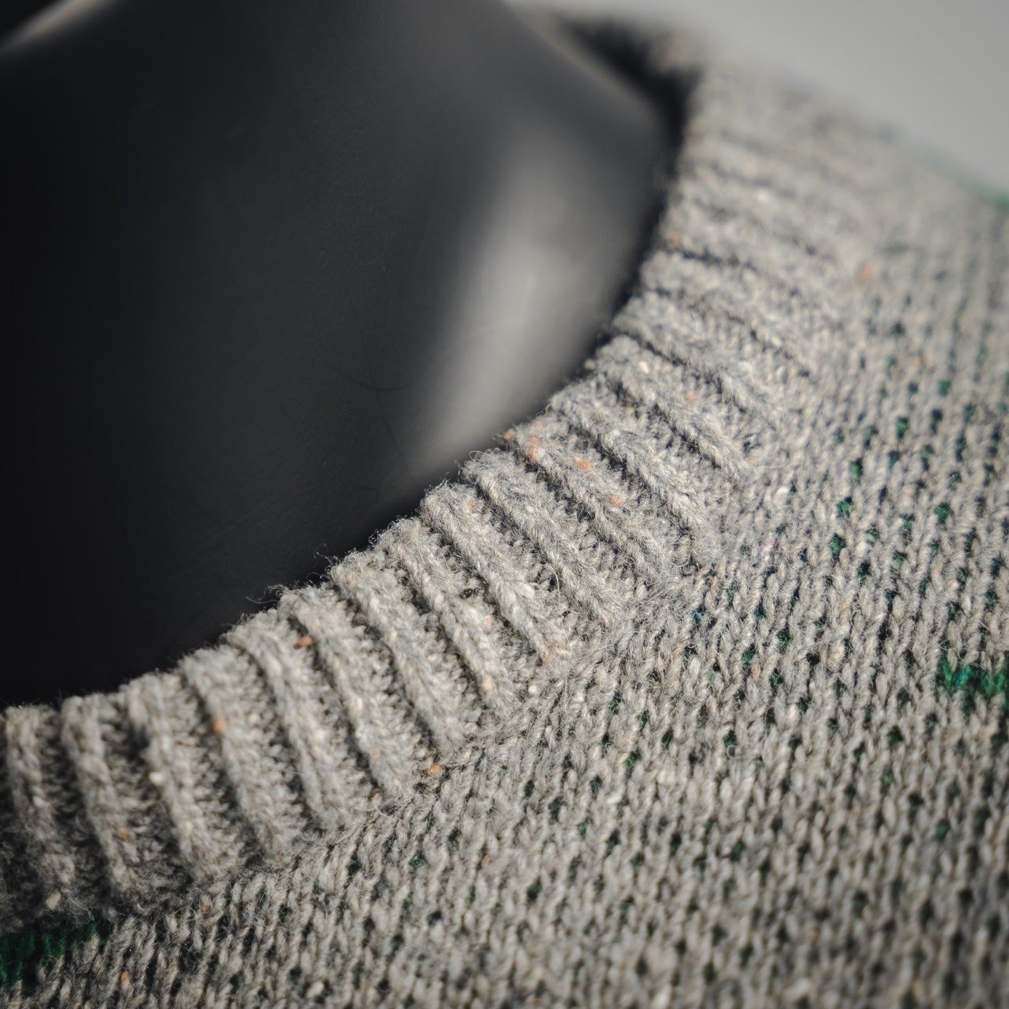 1V 24FW logo jacquard round neck sweater