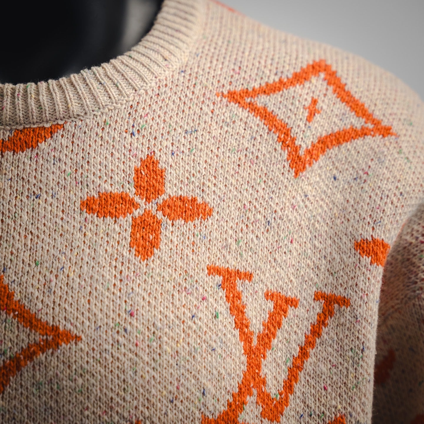 1V 24FW logo jacquard round neck sweater