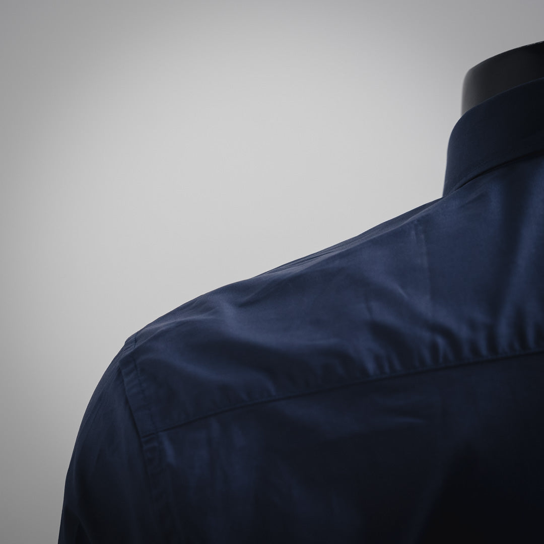 B embroidered logo shirt
