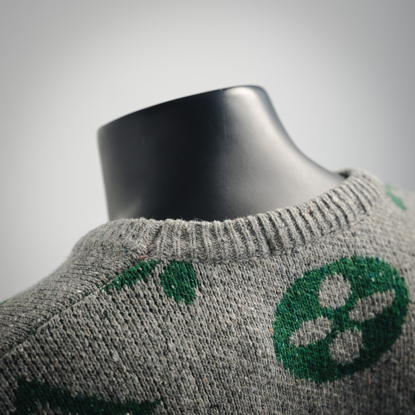 1V 24FW logo jacquard round neck sweater