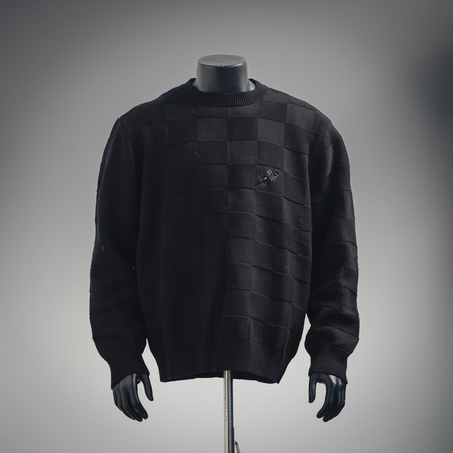 1V Pin Checkerboard Knitted Sweater