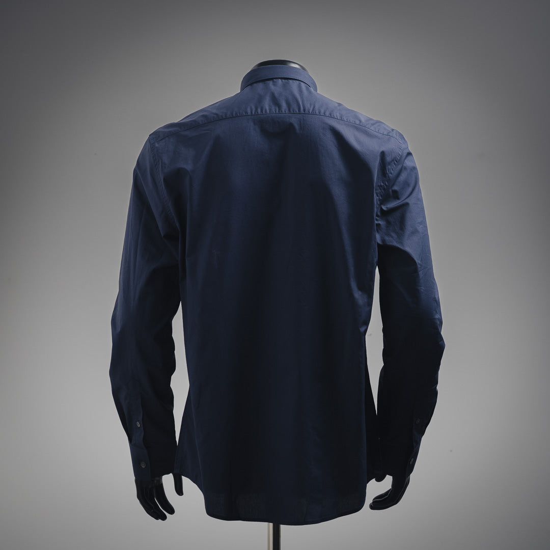 B embroidered logo shirt