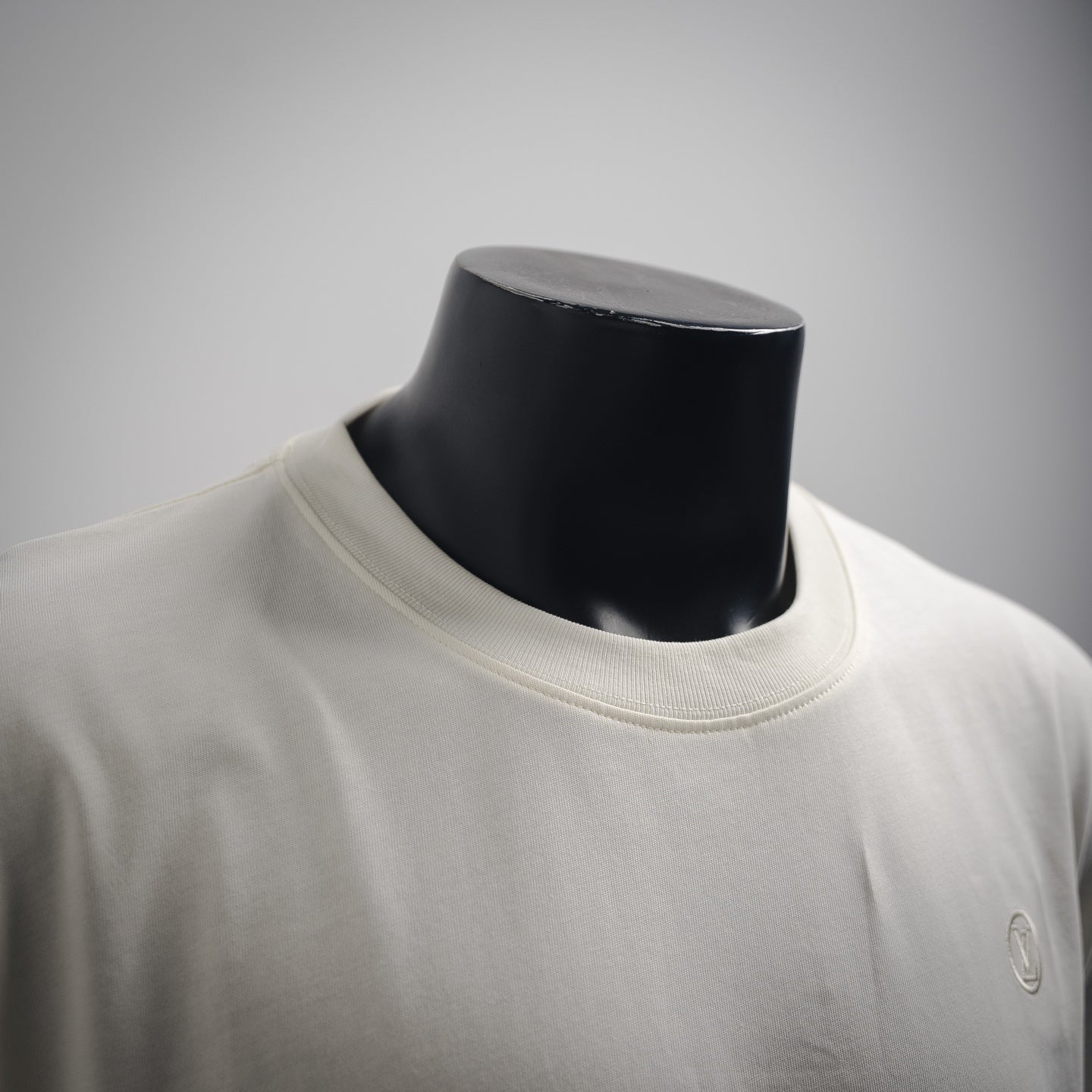 1V Embroidered Logo T-shirt