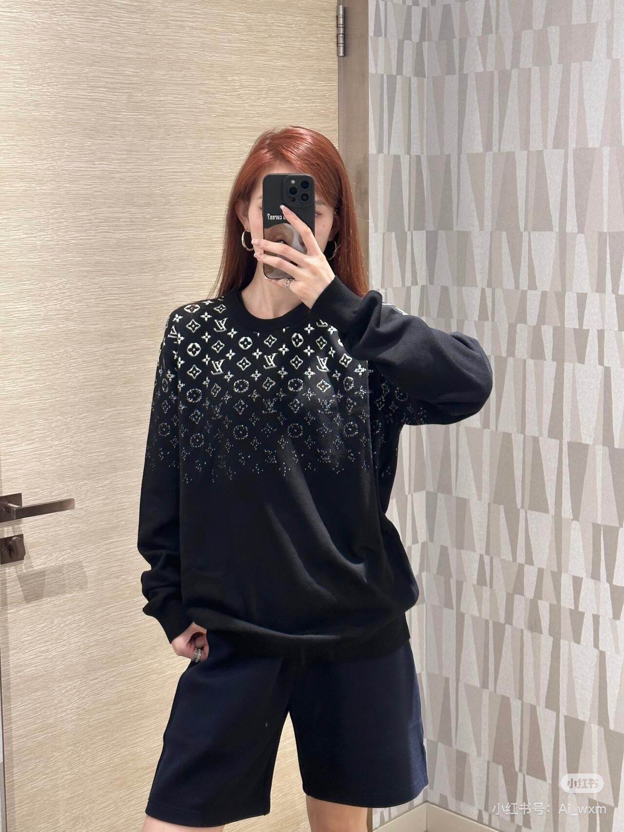 1V 24FW Starry Sky Gradient Round Neck Sweater