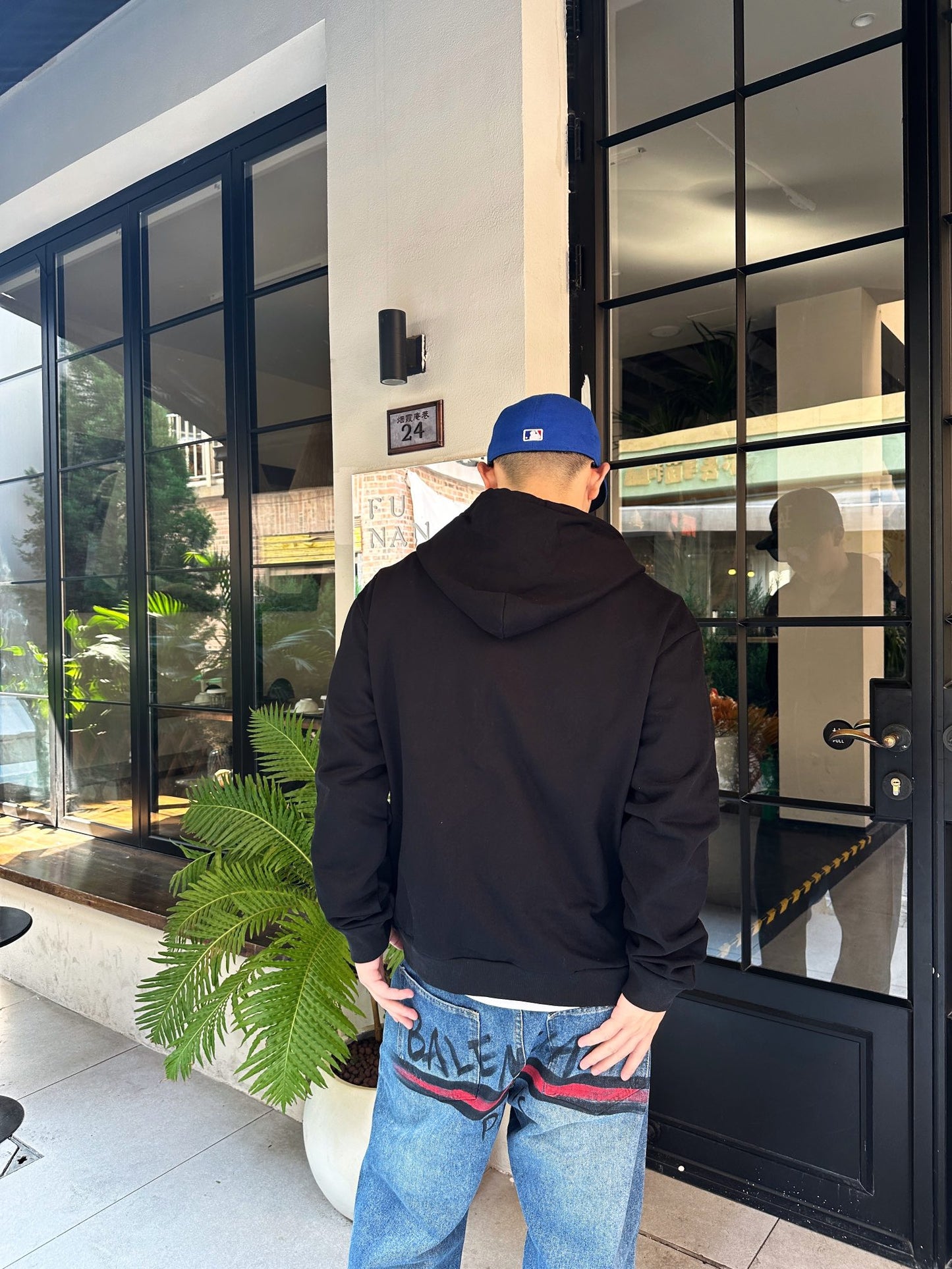 1V Pearl Hooded Zipper Sweatshirt